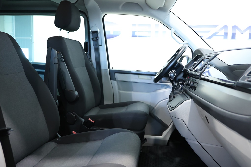 Volkswagen T6 Transporter Kombi YXP990