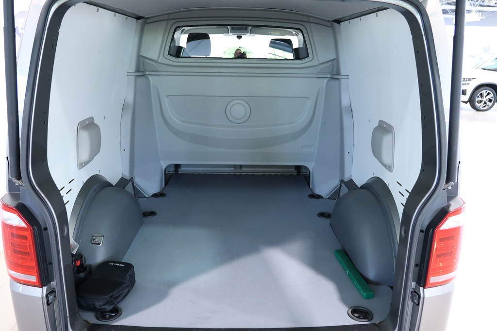 Volkswagen T6 Transporter Kombi YXP990