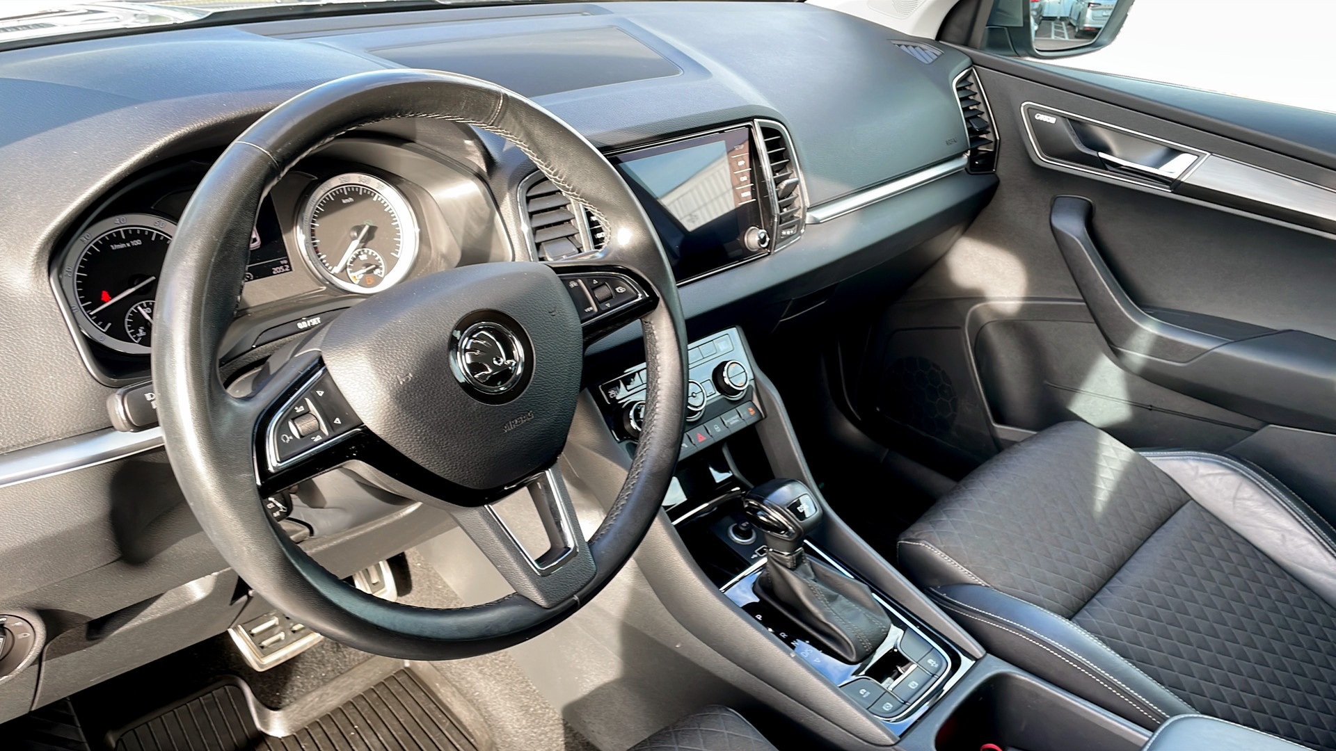 Skoda Karoq YXR162