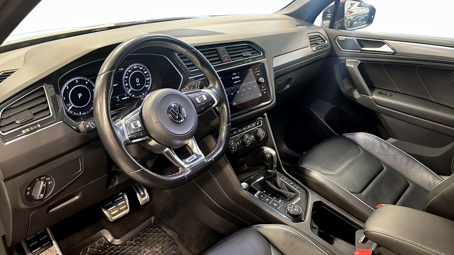 Volkswagen Tiguan YXR719
