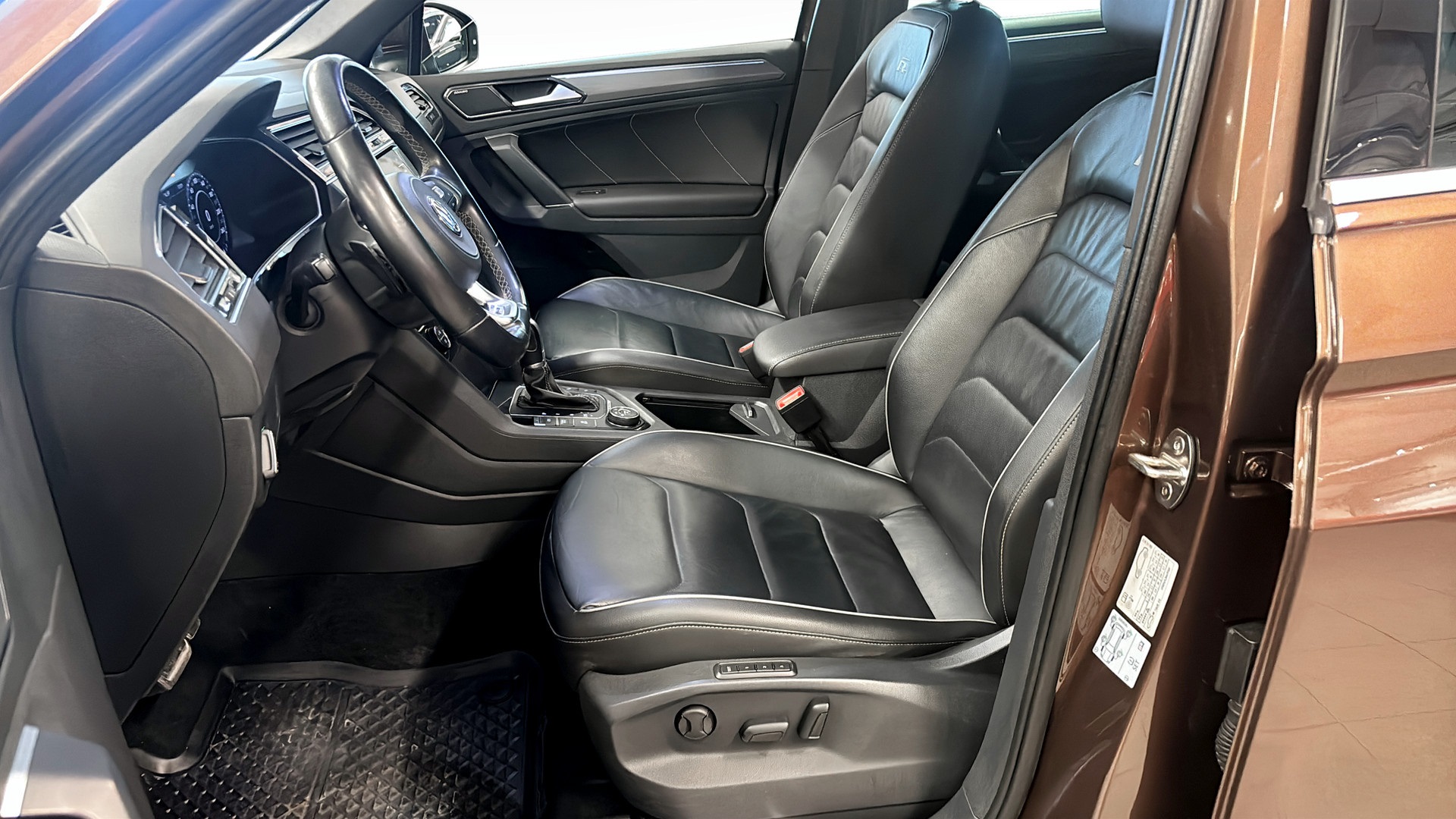 Volkswagen Tiguan YXR719