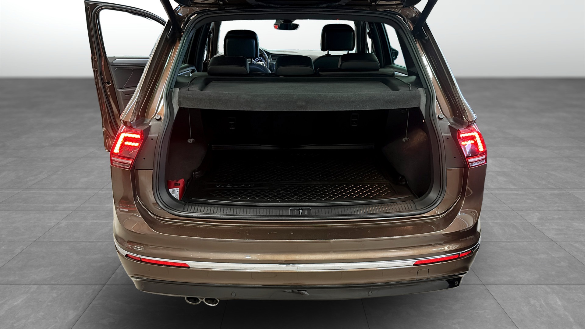 Volkswagen Tiguan YXR719
