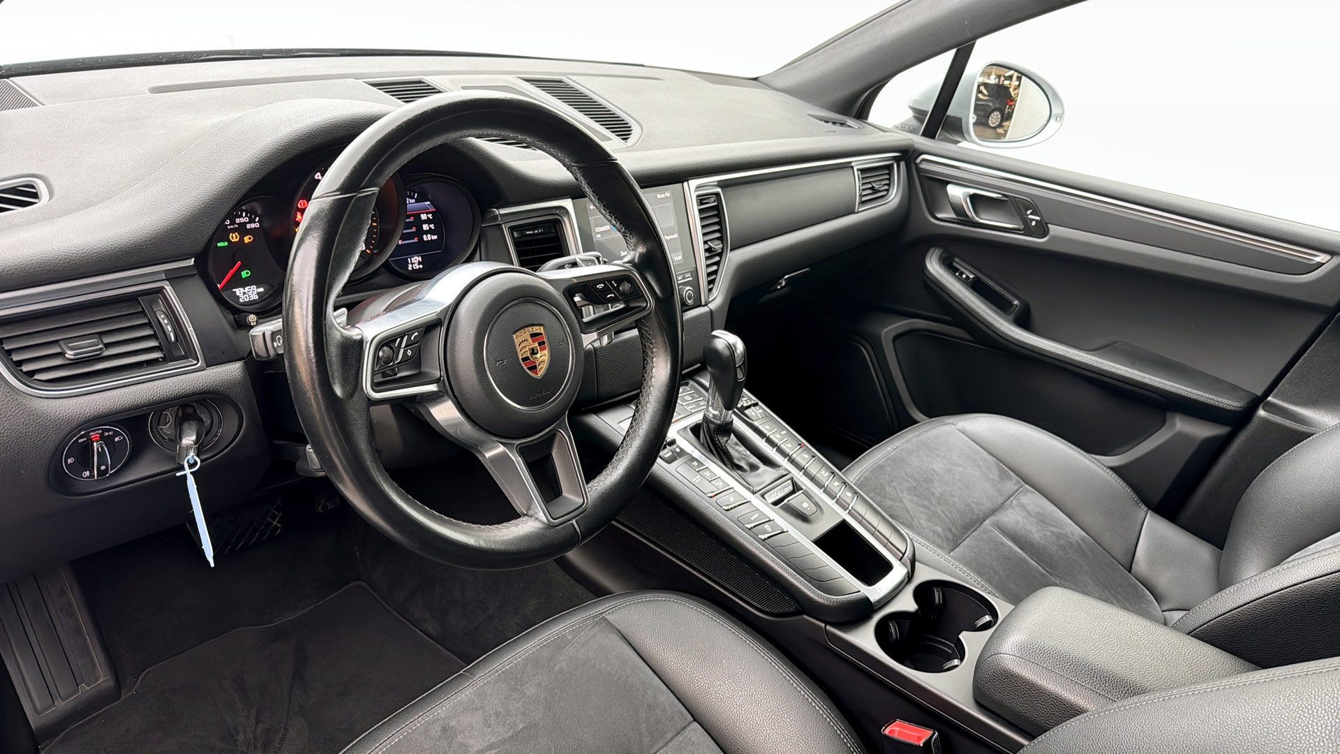 Porsche Macan YXU346