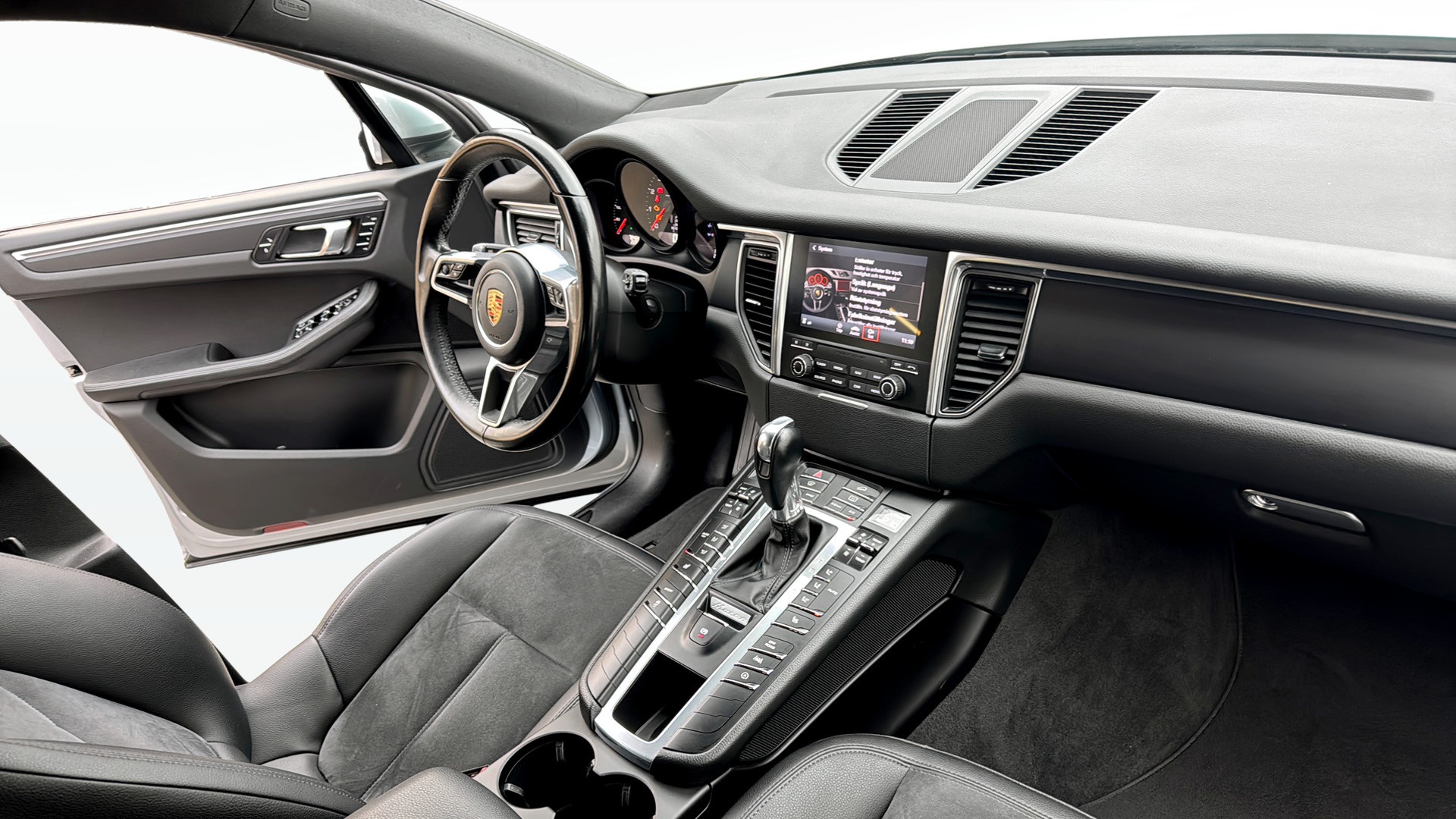 Porsche Macan YXU346