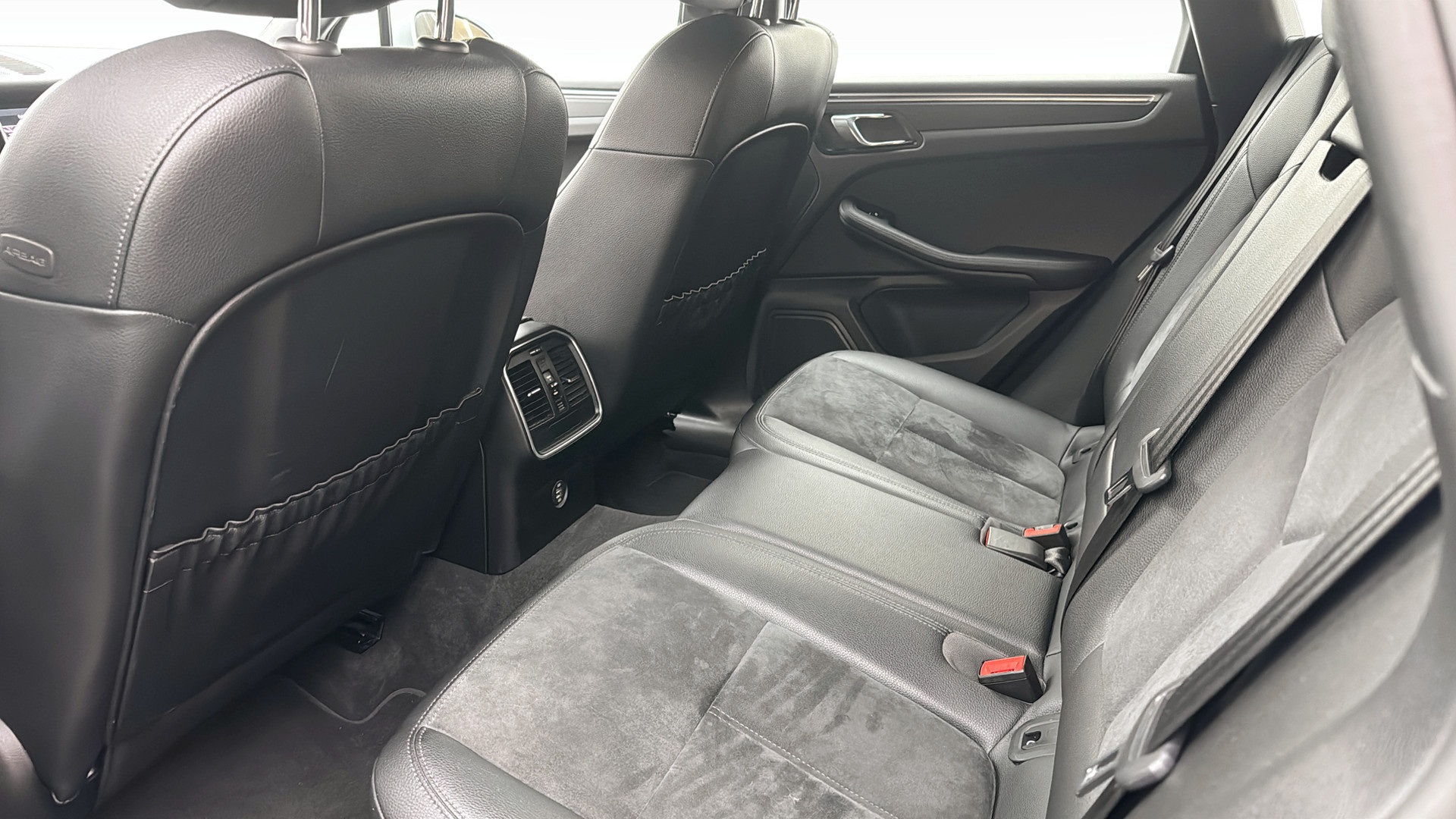 Porsche Macan YXU346