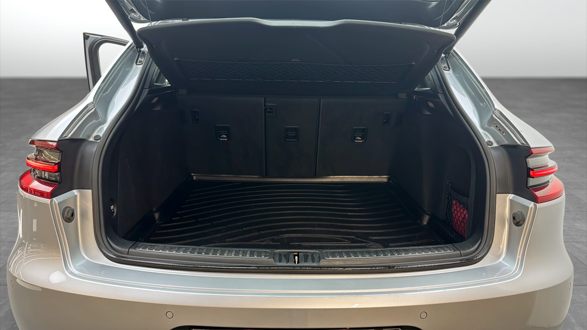 Porsche Macan YXU346