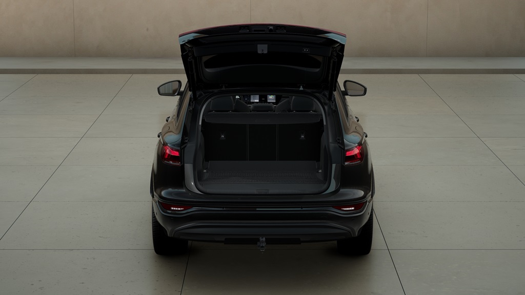 Audi Q6 e-tron YXW04U