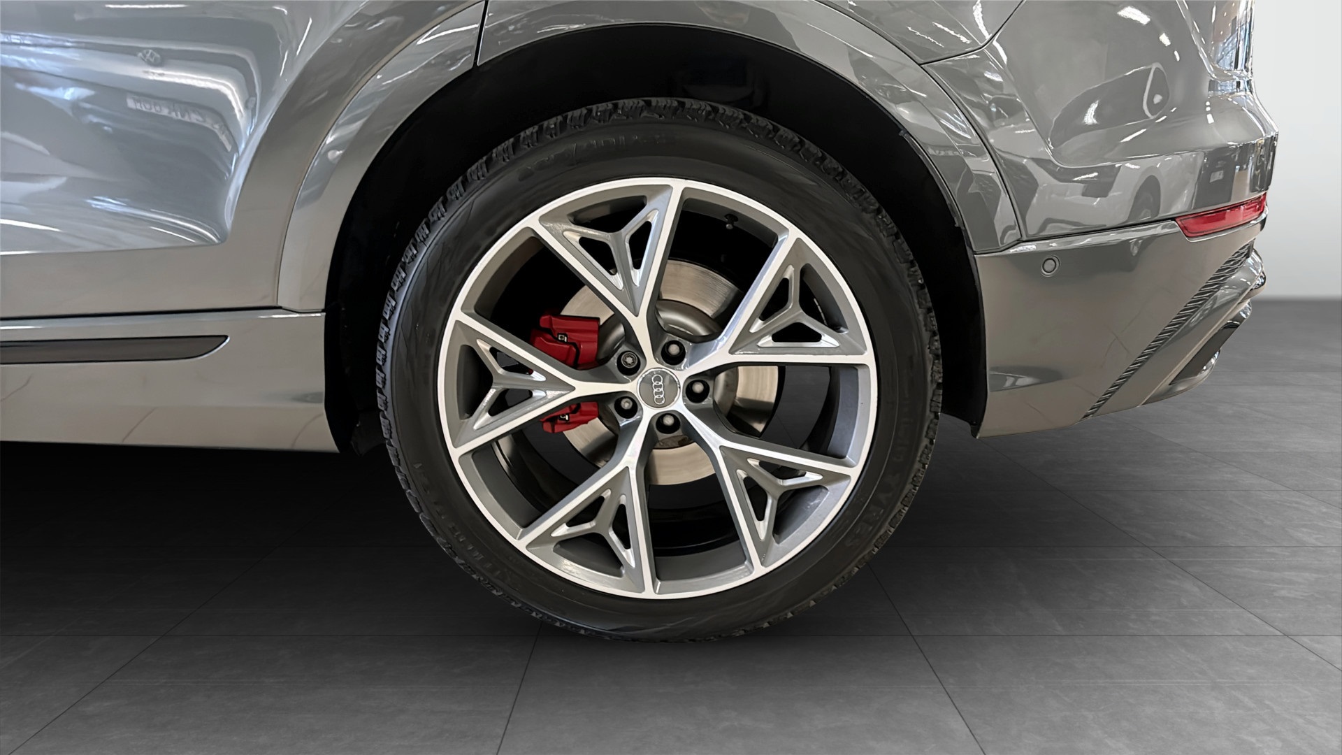 Audi Q8 YXW840