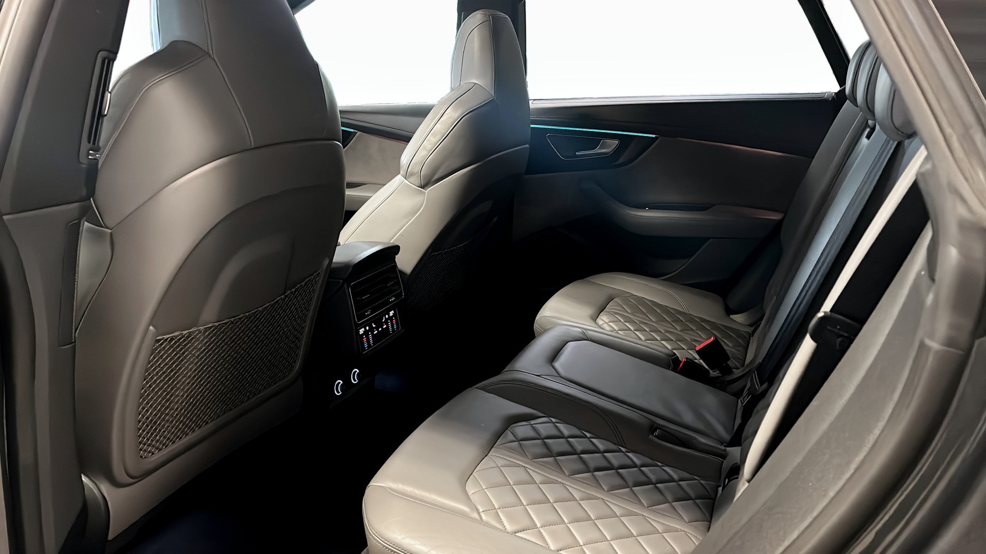 Audi Q8 YXW840