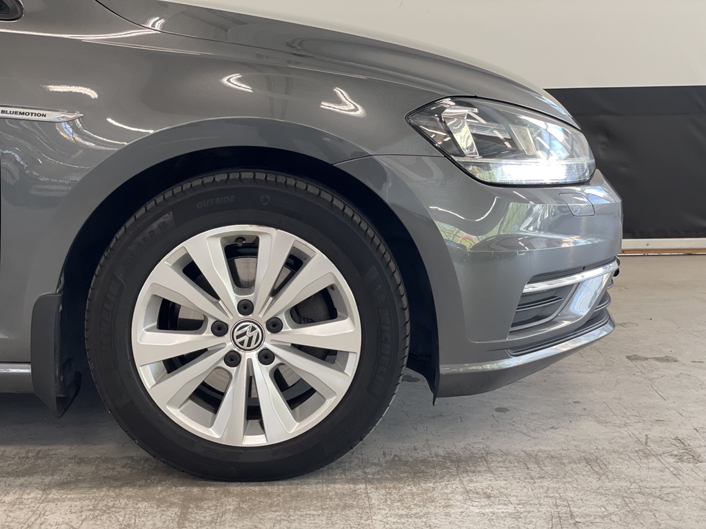 Volkswagen Golf YYD200