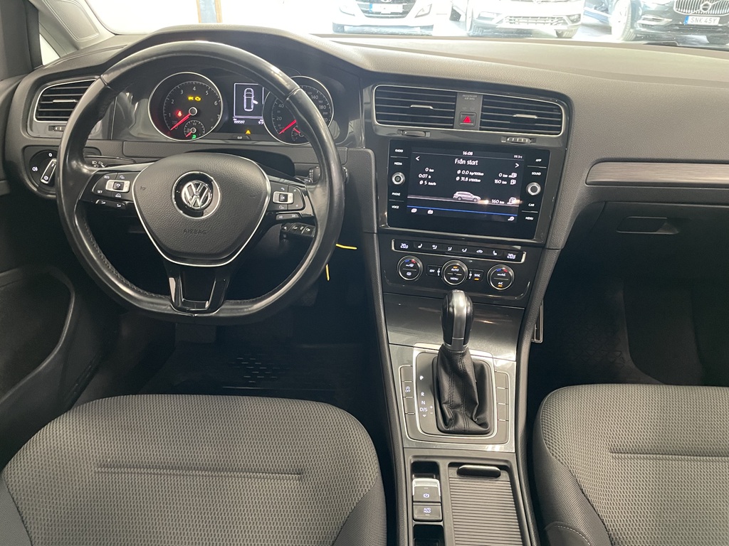 Volkswagen Golf YYD200