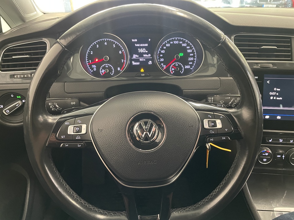Volkswagen Golf YYD200