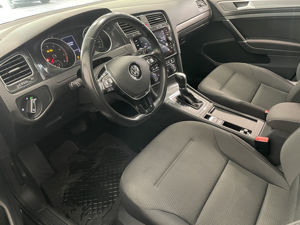 Volkswagen Golf YYD200