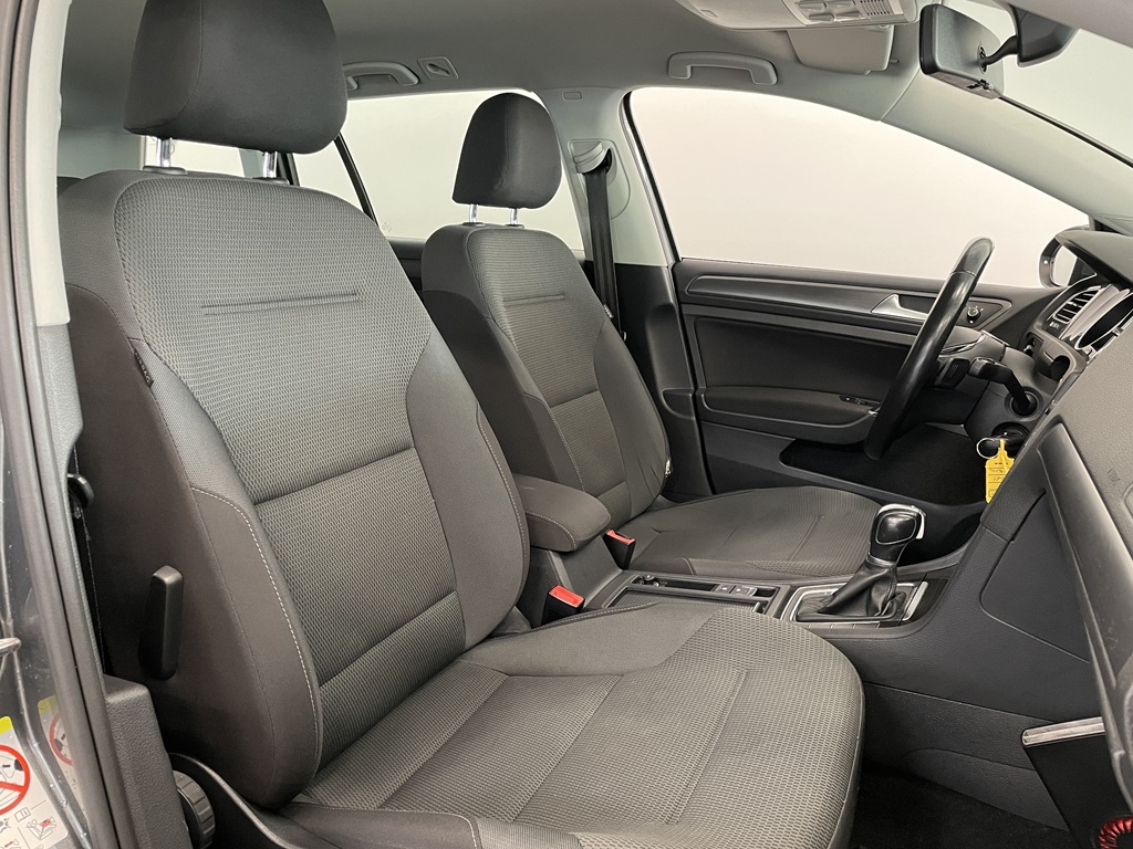 Volkswagen Golf YYD200
