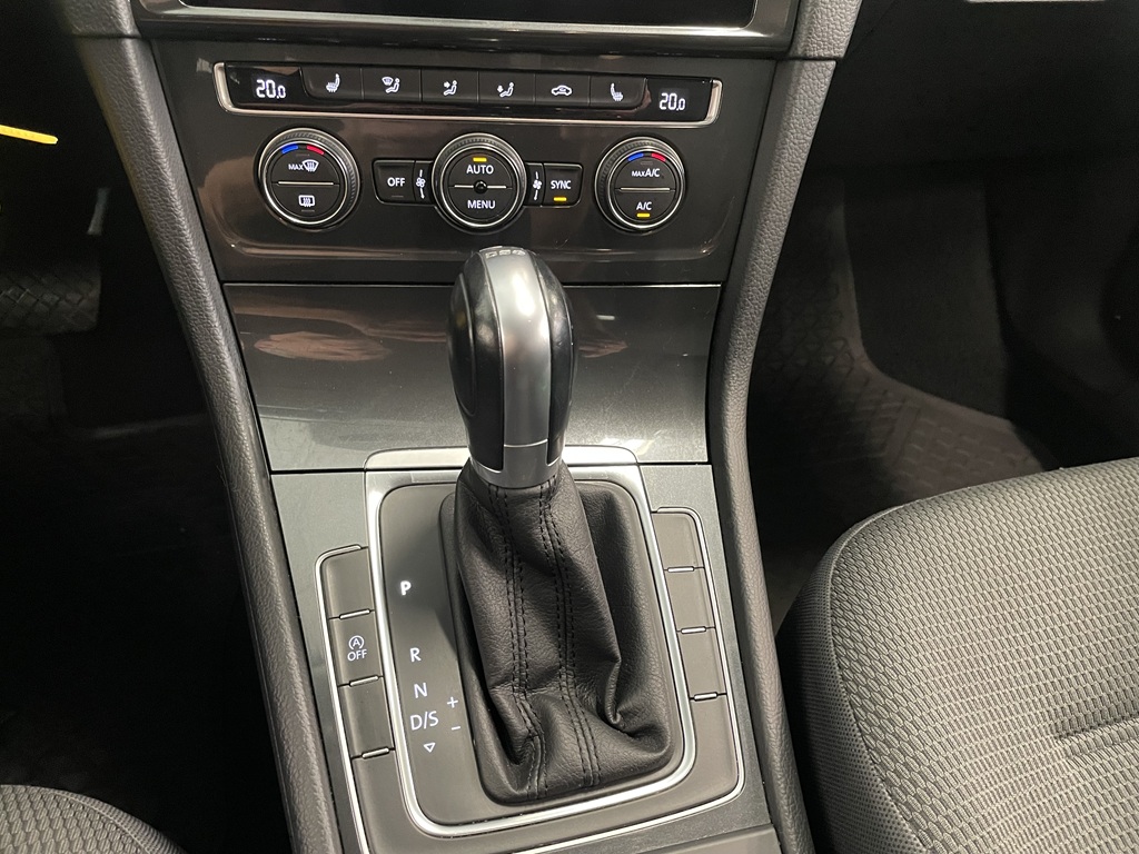 Volkswagen Golf YYD200