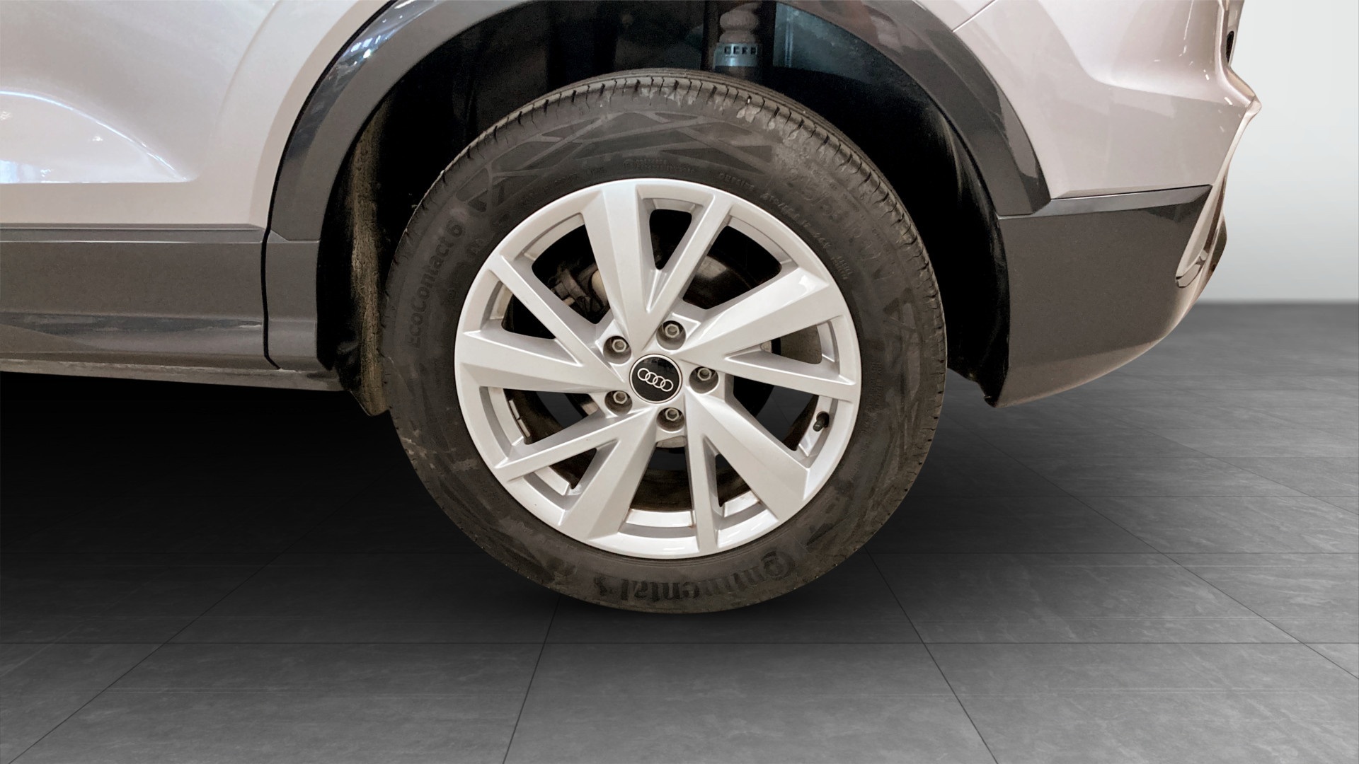 Audi Q2 YYH43S