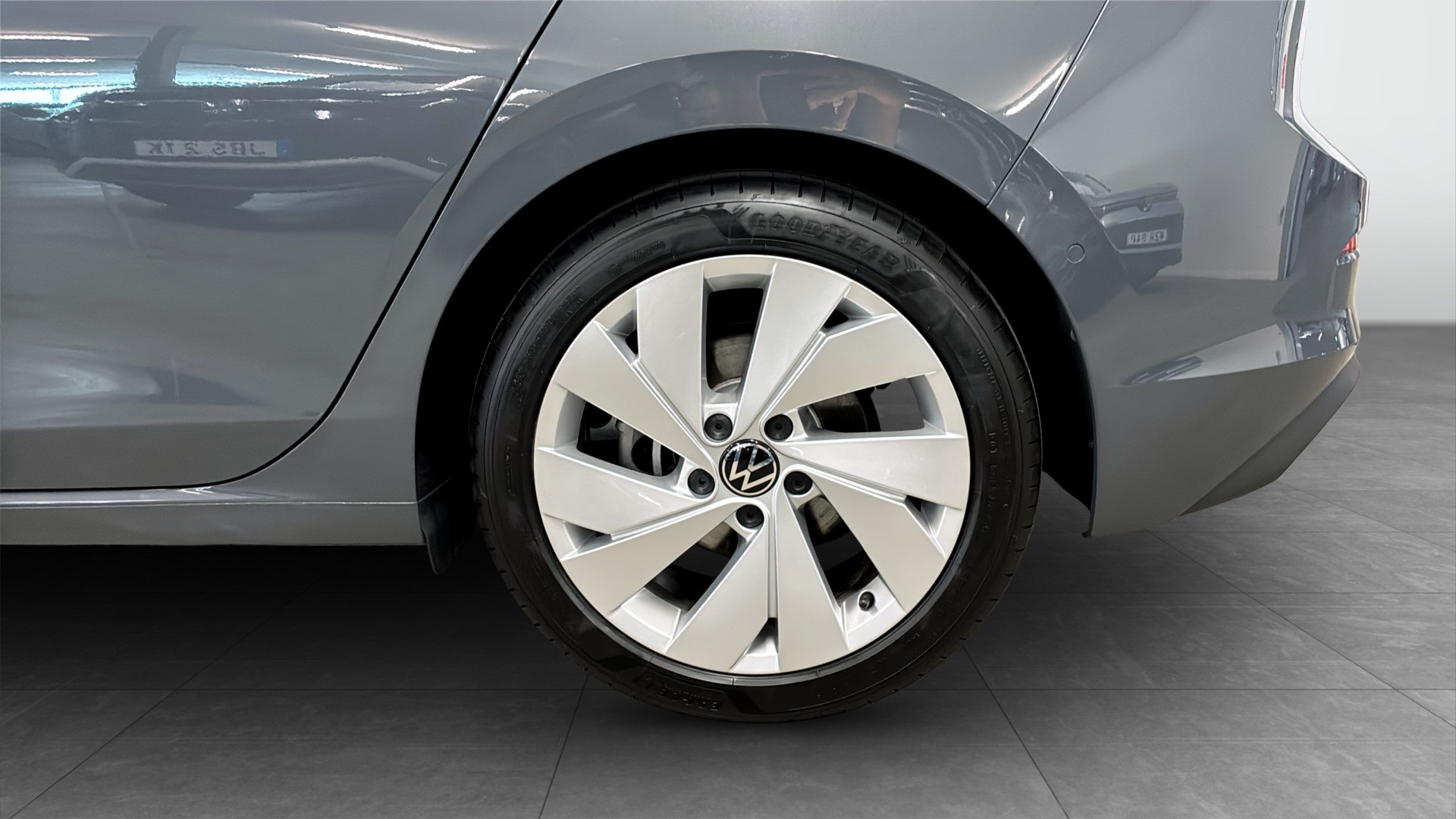 Volkswagen Golf YYH70W