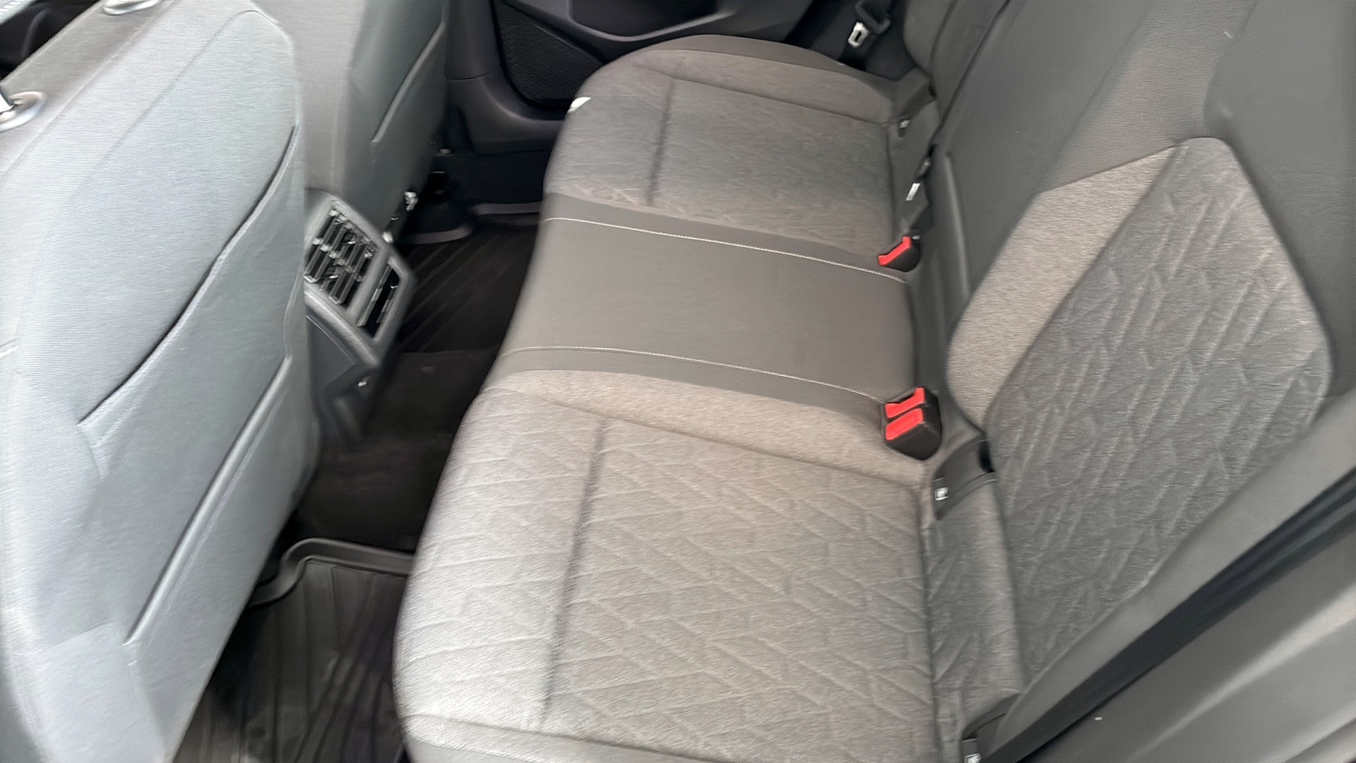 Volkswagen Golf YYH70W