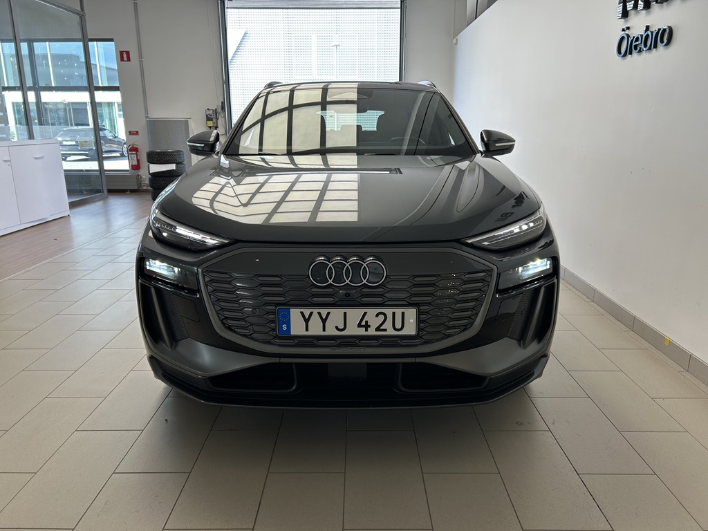 Audi Q6 e-tron YYJ42U