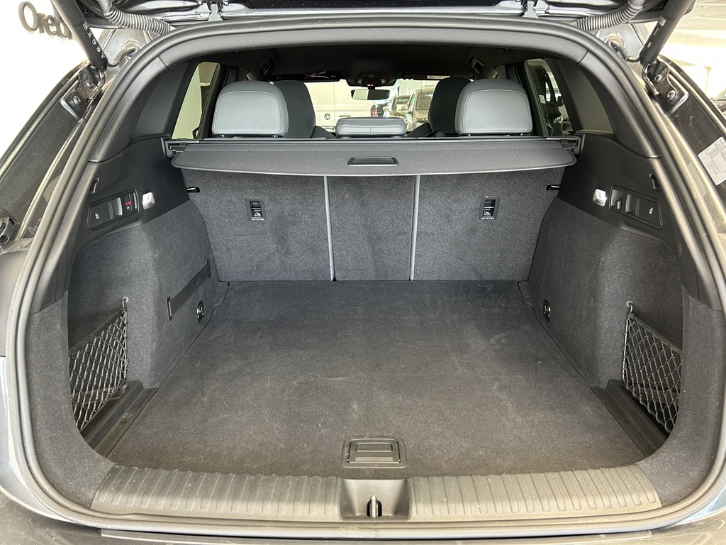 Audi Q6 e-tron YYJ42U