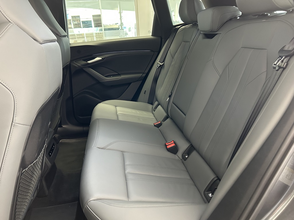 Audi Q6 e-tron YYJ42U
