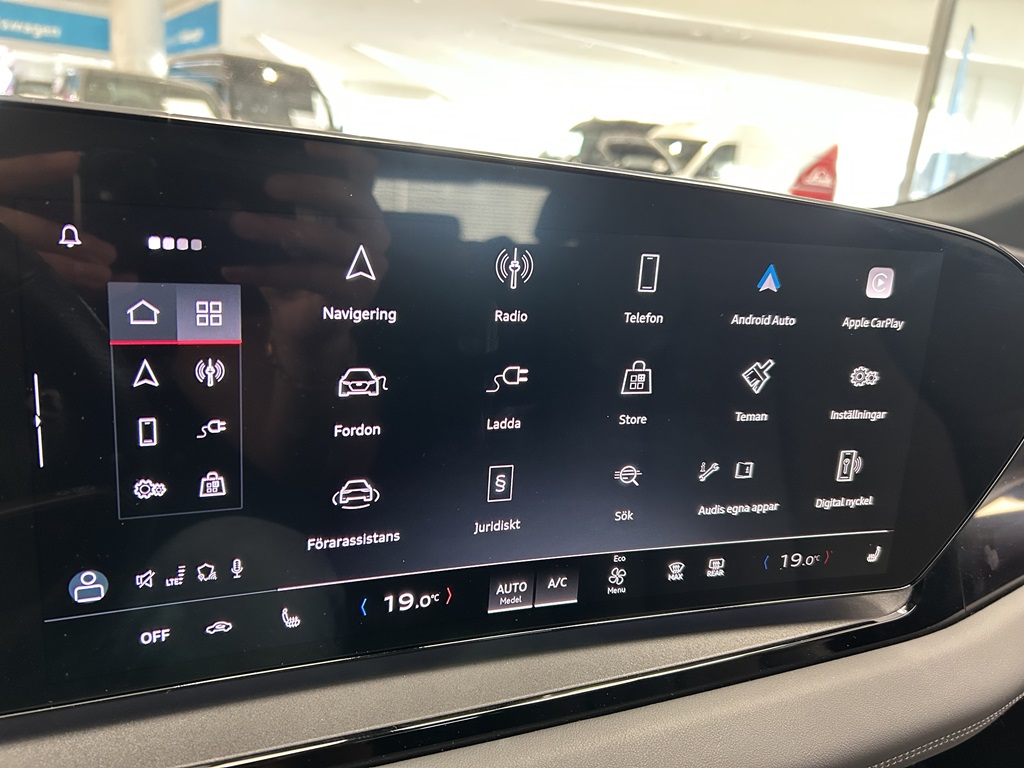 Audi Q6 e-tron YYJ42U