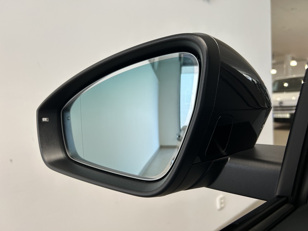 Audi Q6 e-tron YYJ42U