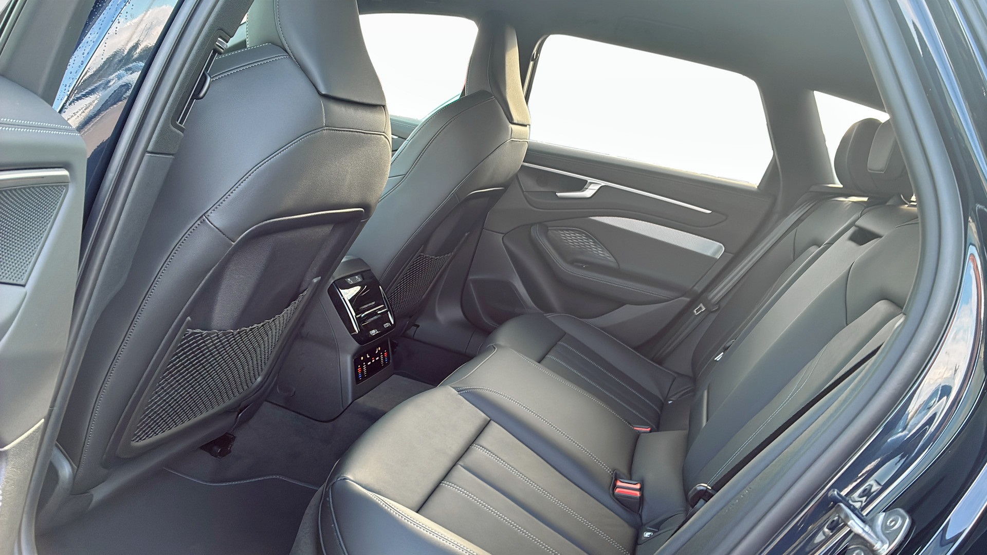 Audi A6 Avant YYM43Z