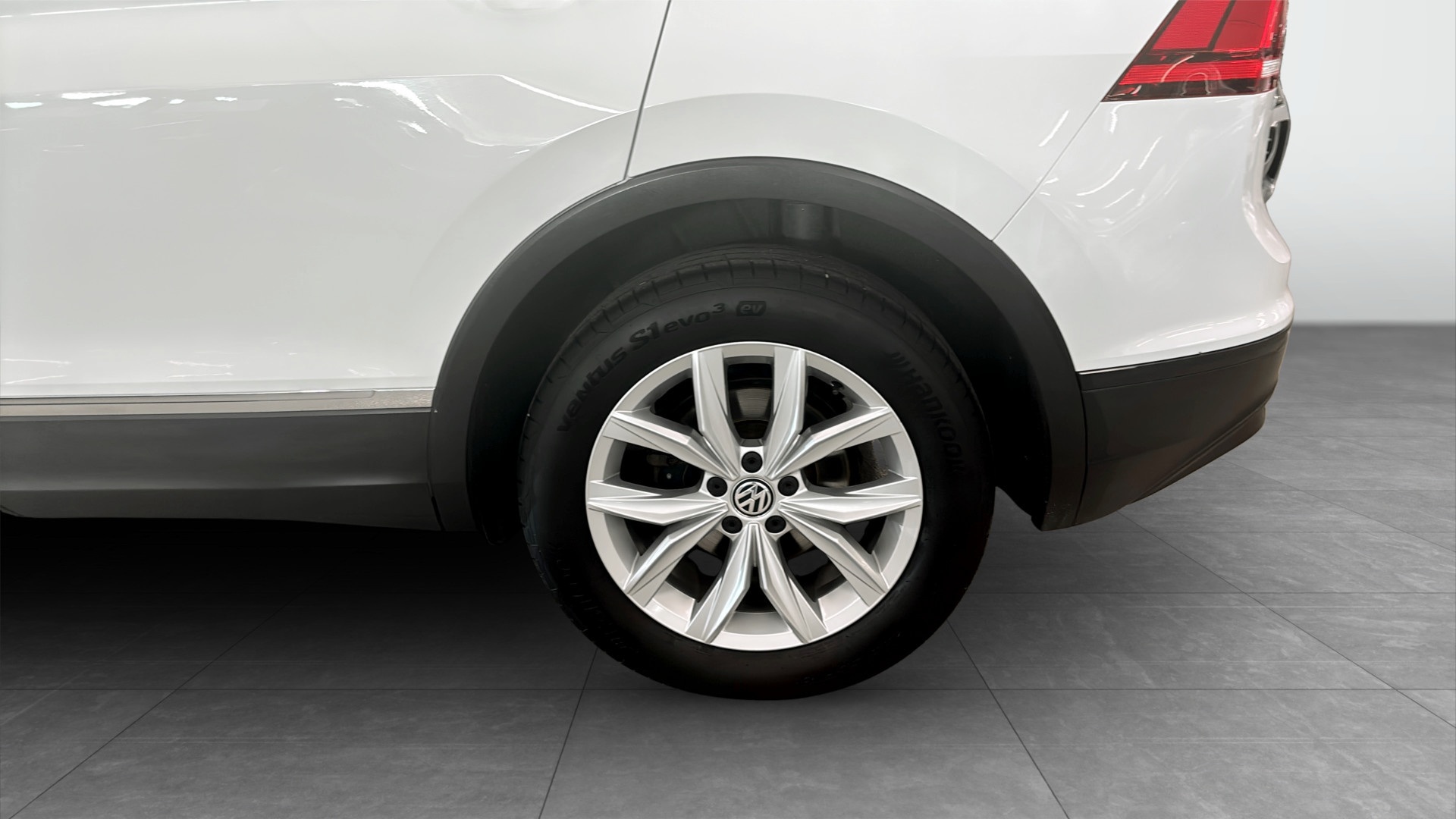 Volkswagen Tiguan YZA706