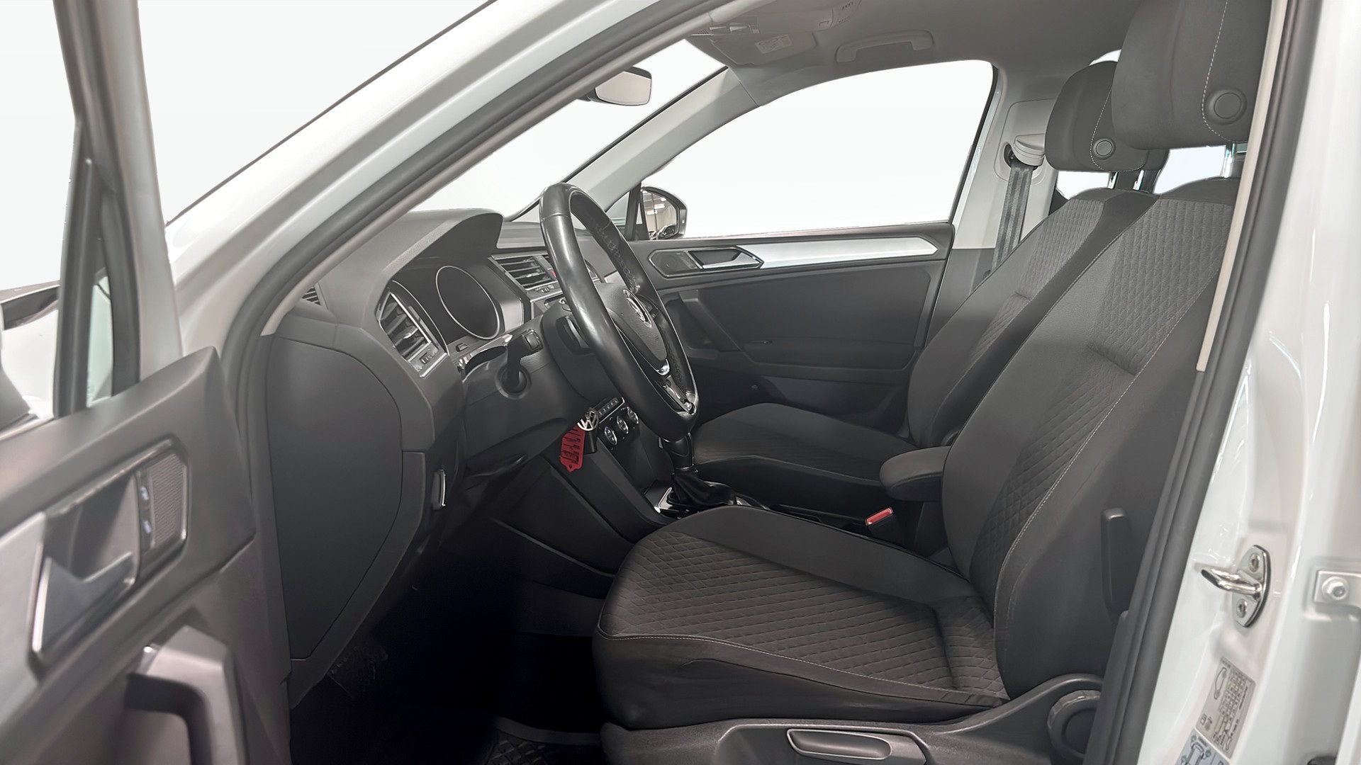 Volkswagen Tiguan YZA706