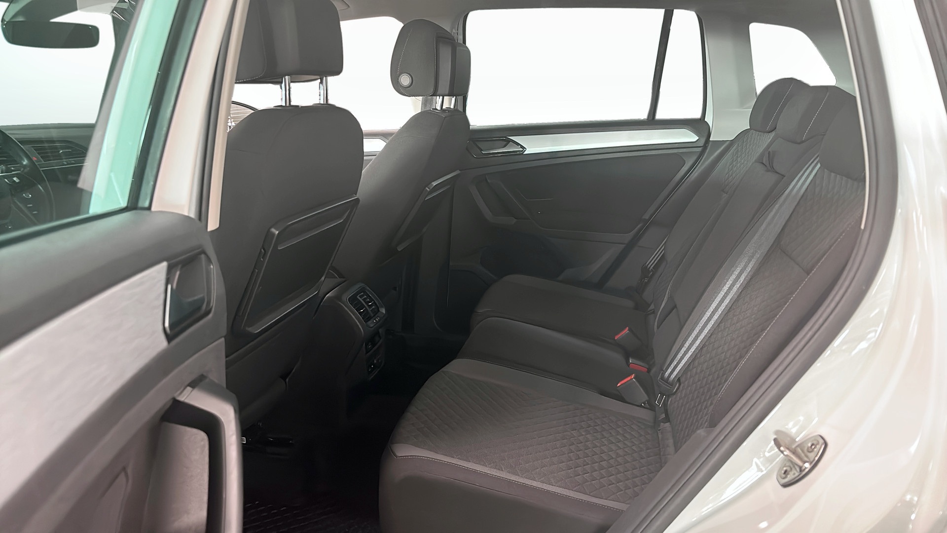 Volkswagen Tiguan YZA706