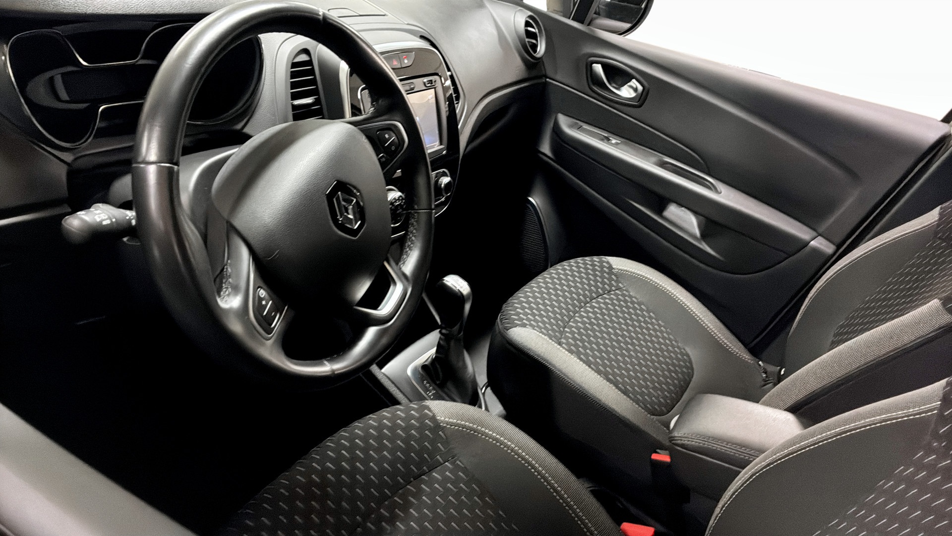 Renault Captur YZG872