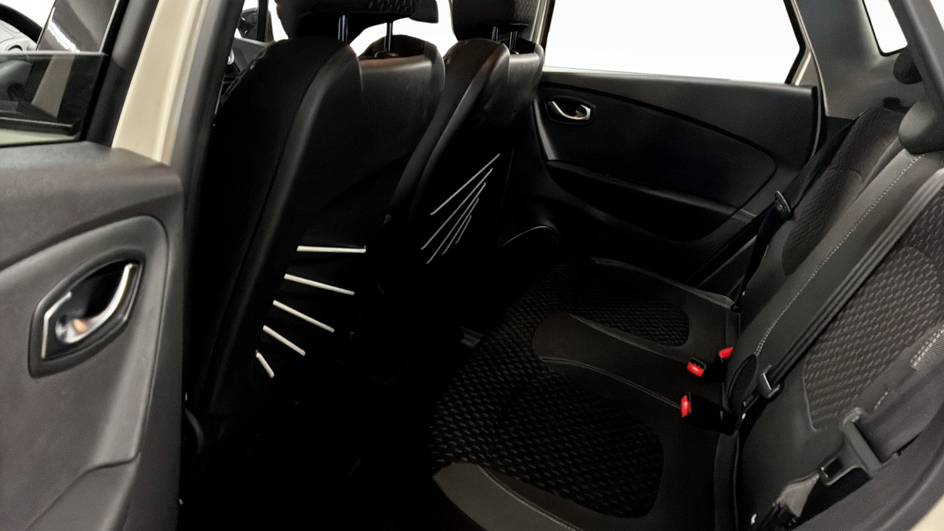 Renault Captur YZG872