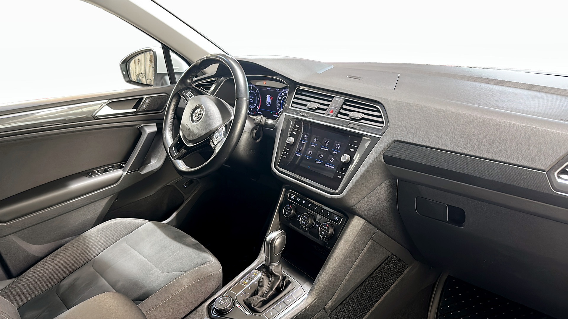 Volkswagen Tiguan YZJ178