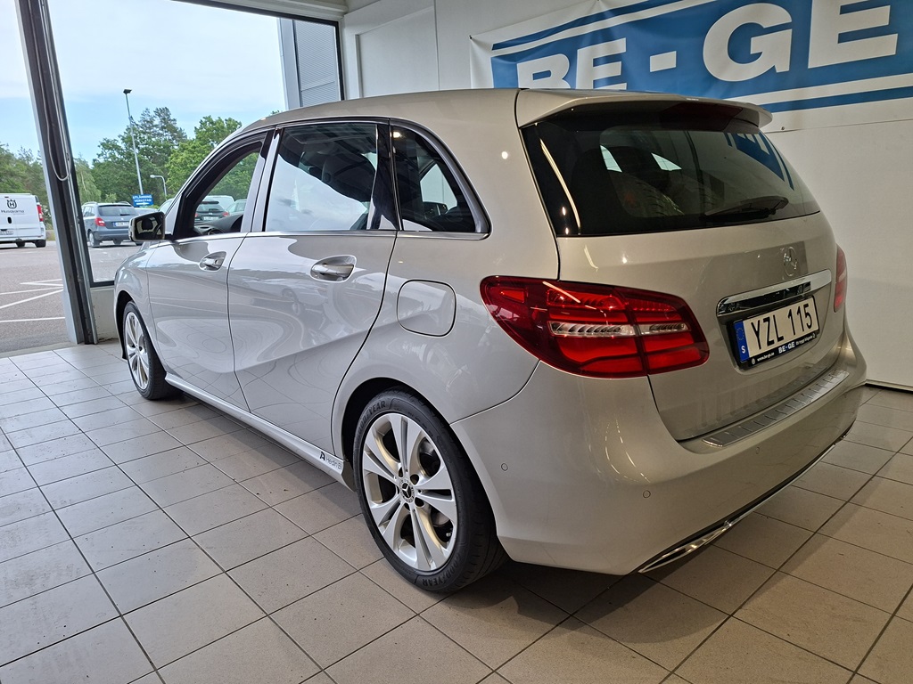 Mercedes B 180 YZL115