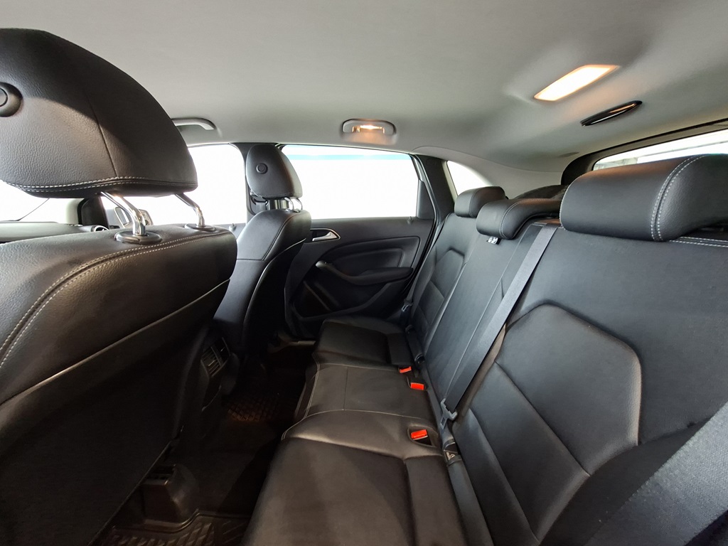 Mercedes B 180 YZL115