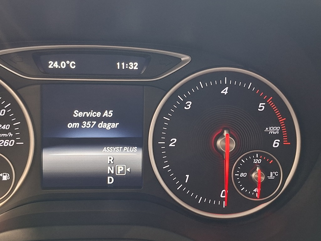 Mercedes B 180 YZL115