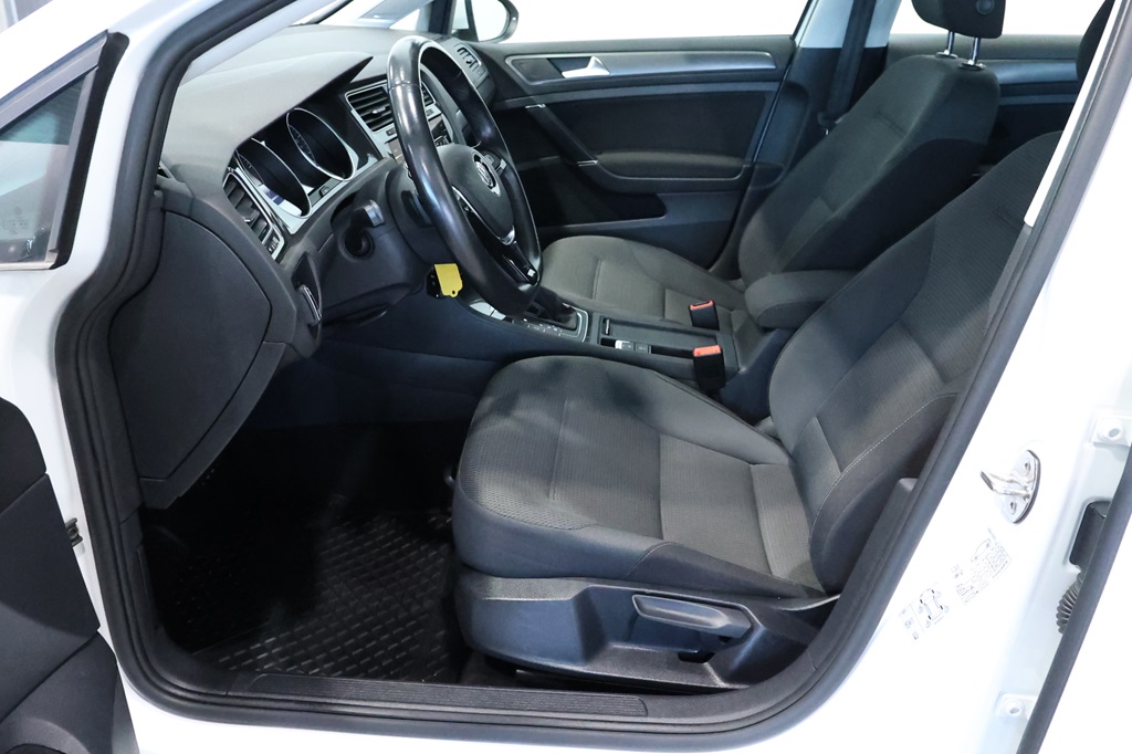 Volkswagen Golf ZAO423