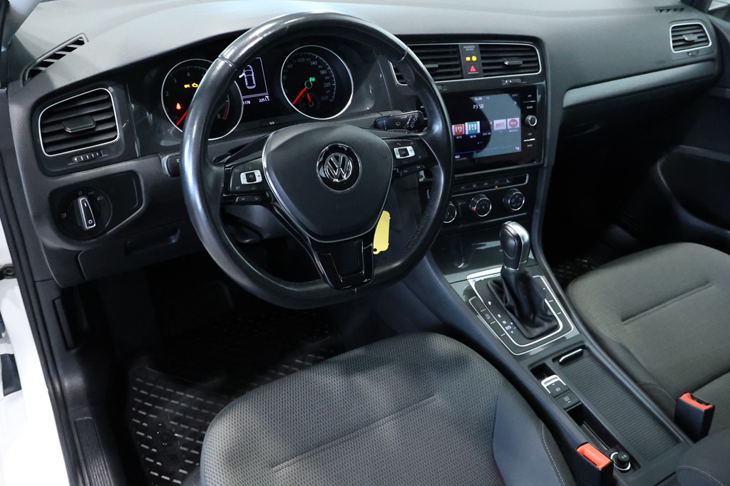 Volkswagen Golf ZAO423