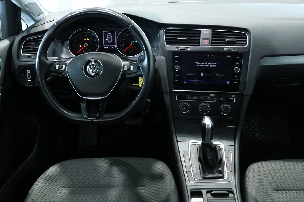 Volkswagen Golf ZAO423