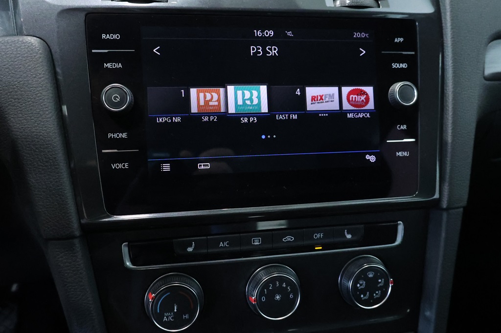 Volkswagen Golf ZAO423
