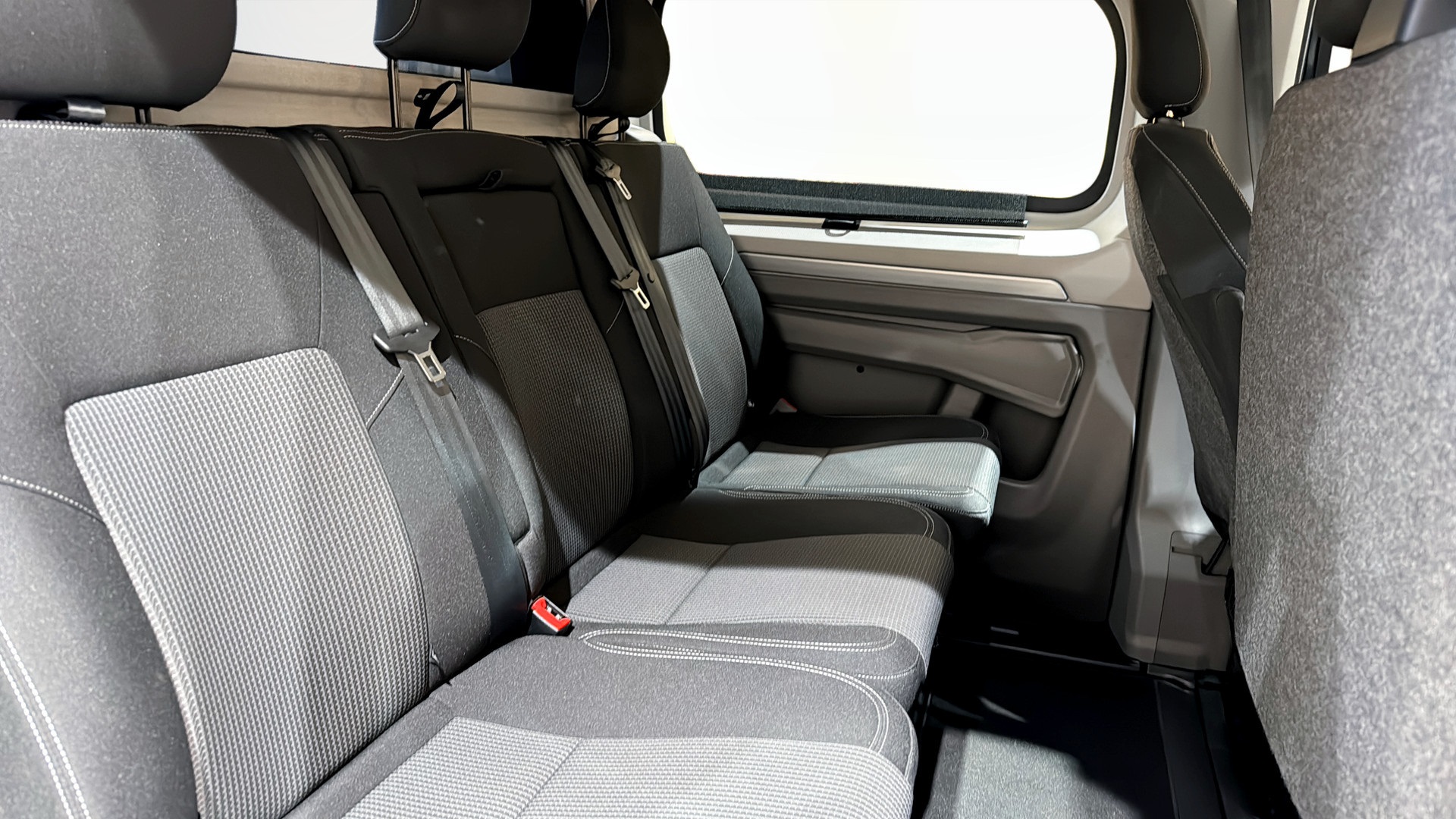 Volkswagen T7 Transporter ZDH17Y