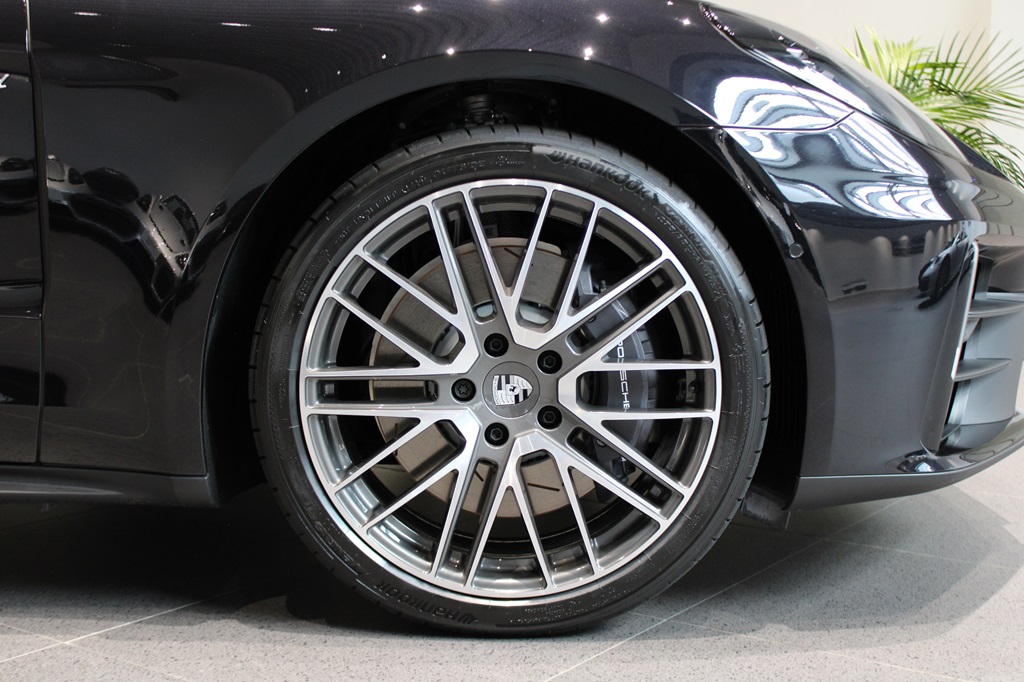 Porsche Panamera ZDR05W