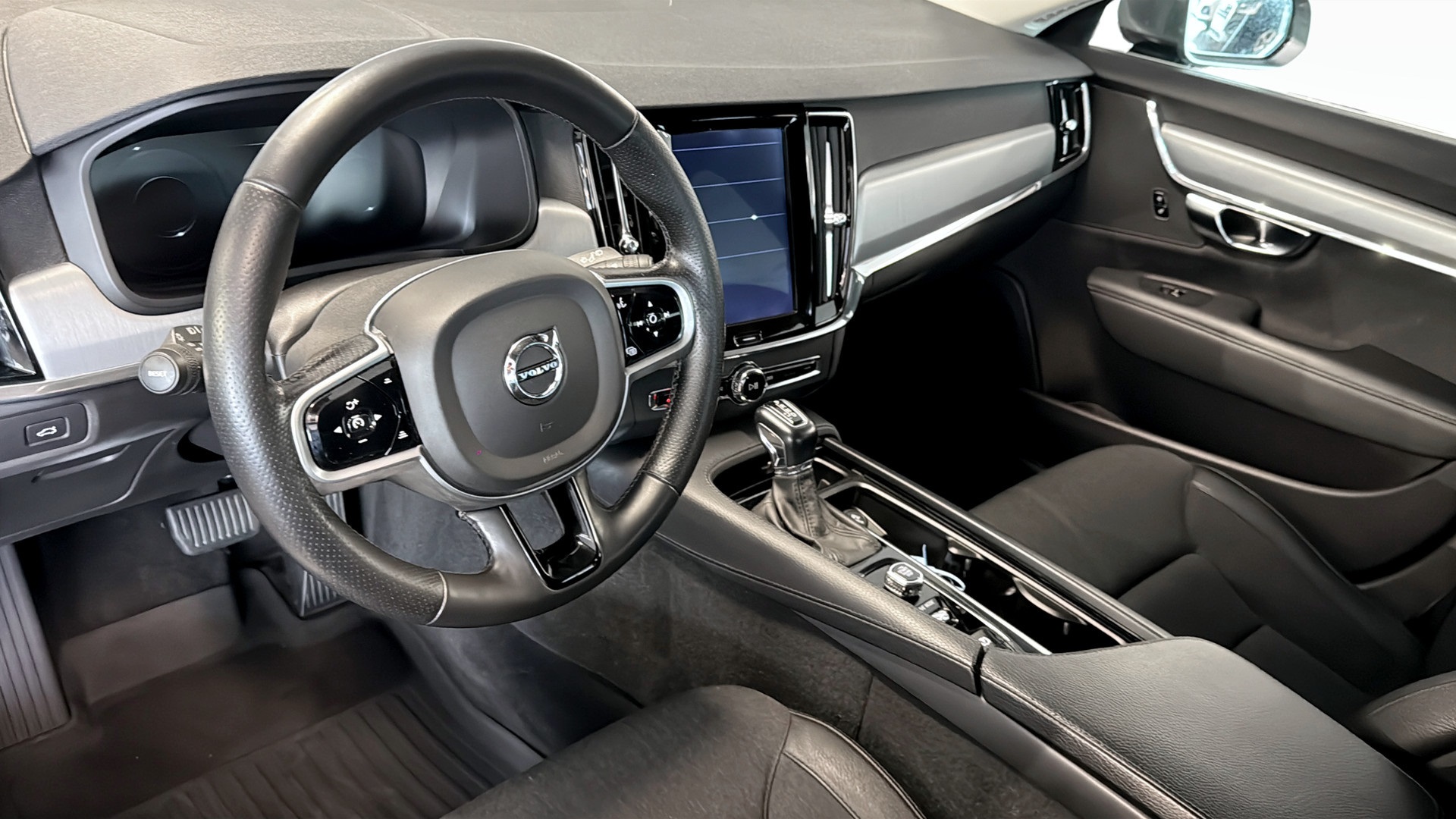 Volvo V90 ZED885