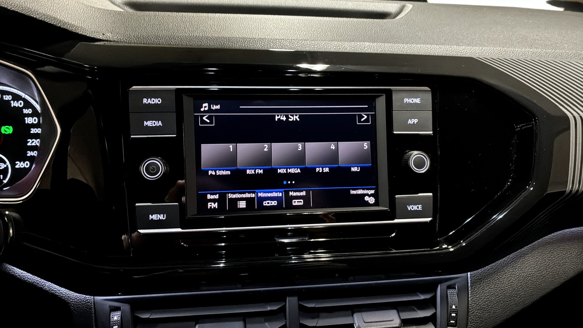 Volkswagen T-Cross ZEG12N