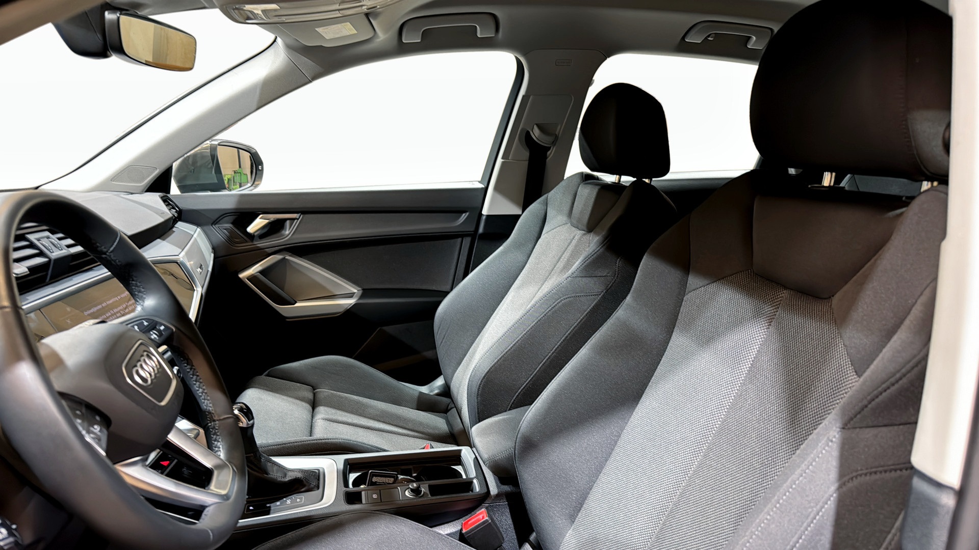 Audi Q3 ZEG554