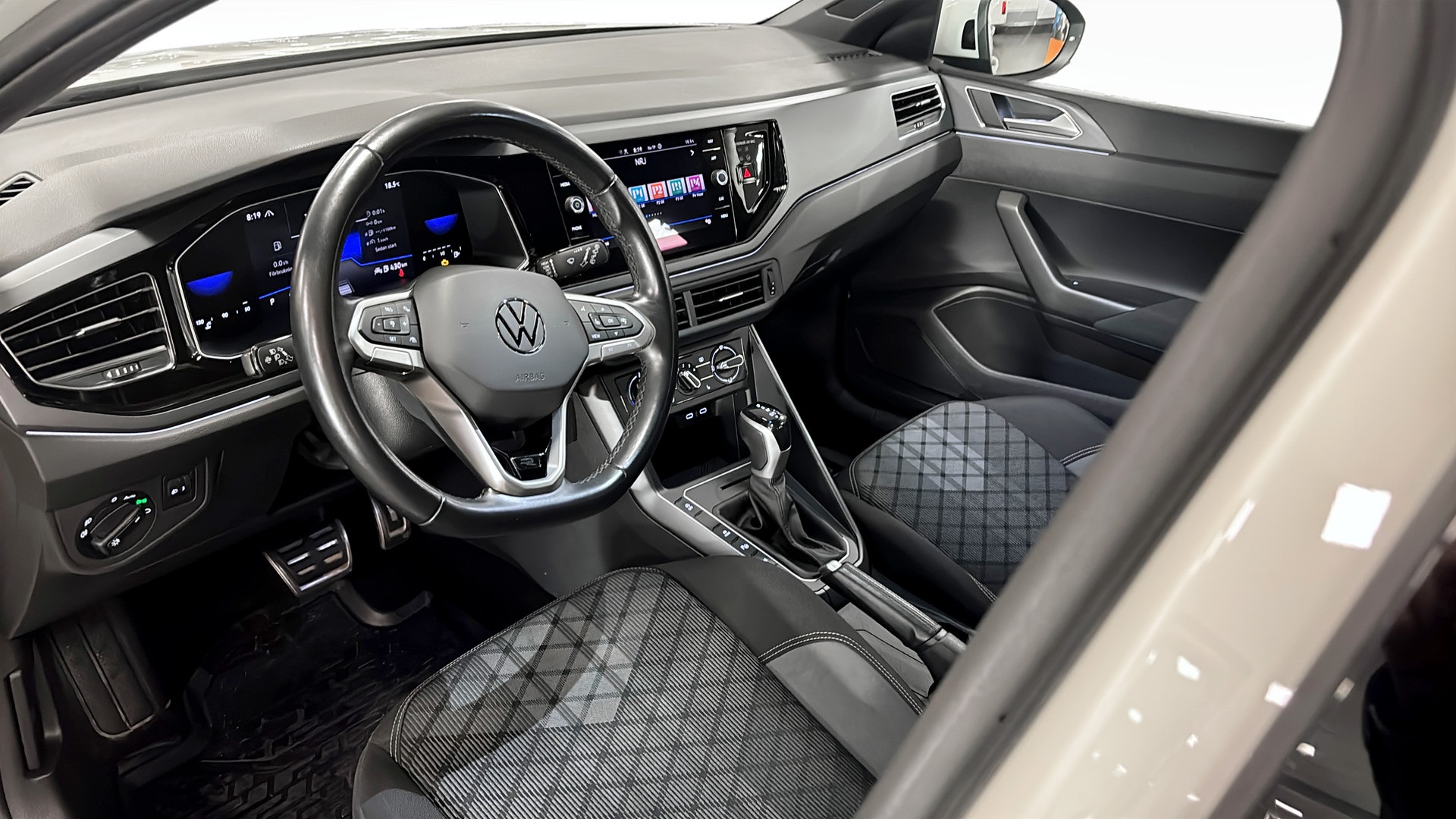 Volkswagen Taigo ZGD16J