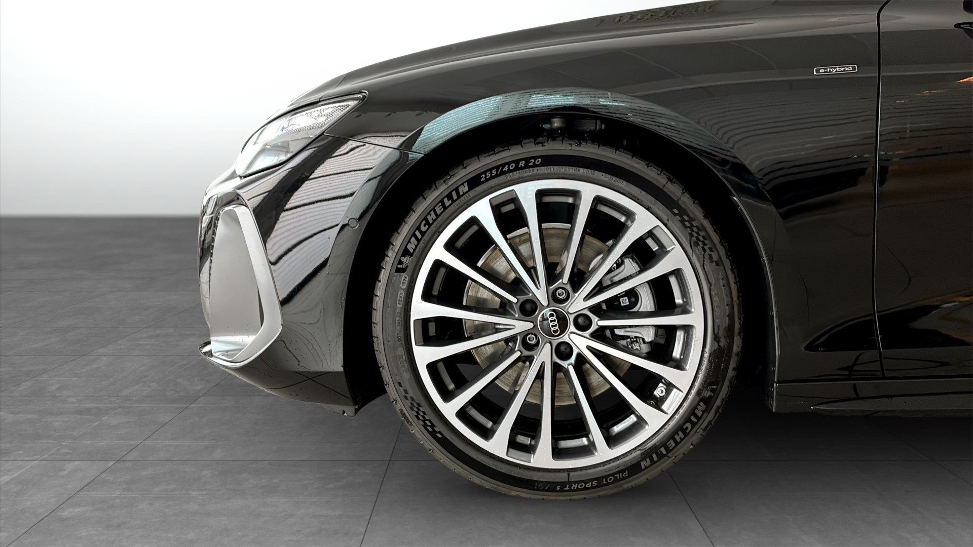 Audi A6 Avant ZHL54Y