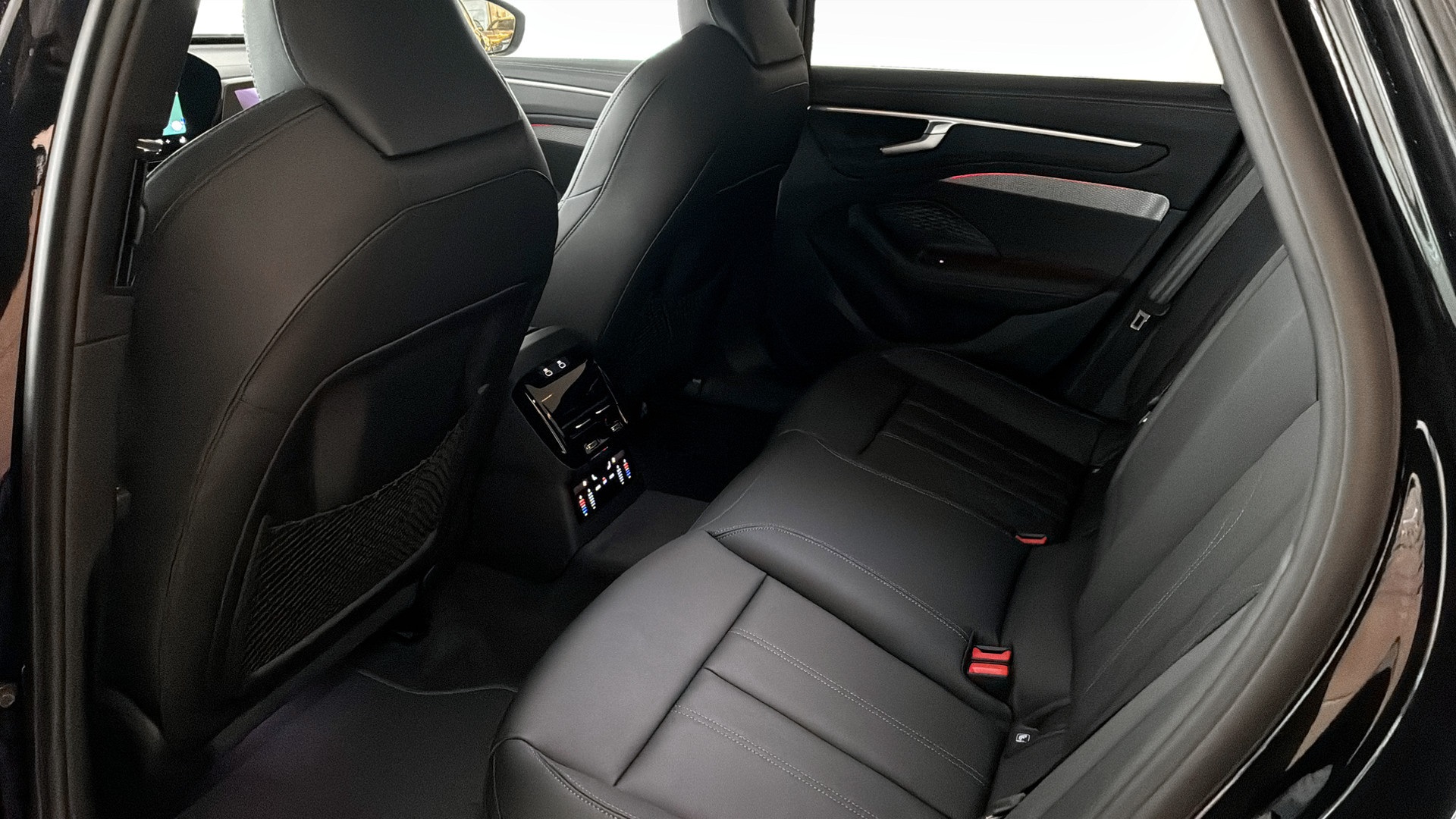 Audi A6 Avant ZHL54Y