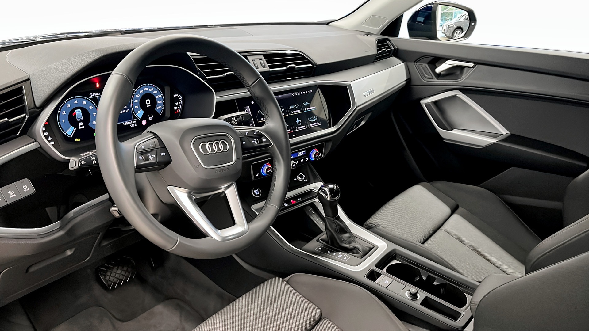 Audi Q3 ZJA808